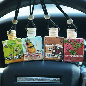 Ambientadores de Coche Cuadrados Modernos Personalizados, Ambientadores Colgantes de Vidrio Líquido con Aceite Esencial, Fragancia de Colonia de Larga Duración - Product Image 2