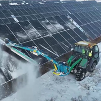Brosse de nettoyage et de déneigement à bas prix pour panneaux photovoltaïques montés sur chargeur, pour le lavage et le déneigement des modules solaires