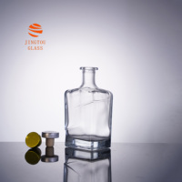 Bouteille de liqueur en verre transparent gaufré à lignes obliques carrées de 500 ml, base lourde, bouteille en verre personnalisée pour l'emballage du whisky, de la vodka et des spiritueux