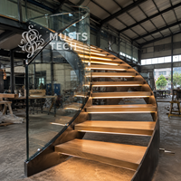 Escalier sur mesure : Conception et développement d'ingénierie en collaboration avec des architectes, directement de l'usine