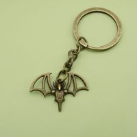 Porte-clés Gothique Chauve-souris en Alliage de Zinc Argent Vieilli, Anneau Porte-clés Vampire Ailé pour Accessoire de Costume d'Halloween