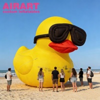 Canard gonflable jaune avec lunettes de soleil pour la décoration de Noël