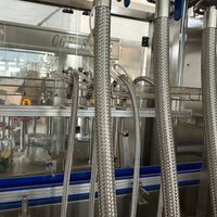 Machine de remplissage de liquides motorisée 5L entièrement automatique pour la production de boissons et l'emballage de sauce soja