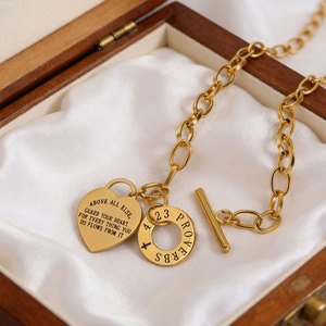 Collar con colgante de corazón en forma de T, chapado en oro de 14k y 18k, de acero inoxidable 316L, personalizado al por mayor para mujeres. - Product Image 3