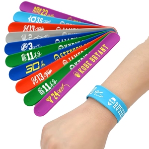 Pulseras de Goma Personalizadas de Baloncesto - Brazaletes Deportivos para Aficionados y Atletas - Duraderas y Elegantes - Product Image 1