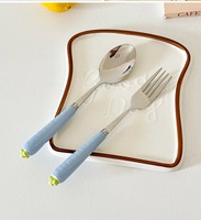 Ensemble cuillère et fourchette à dessert créatif style Ins en forme de carotte - Vaisselle esthétique avec manche en céramique, cadeau de déménagement pour gourmets et enfants