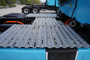 รถบรรทุกไฟฟ้า 6x4 ขนาดใหญ่ รับน้ำหนักได้มากกว่า 50 ตัน มาตรฐานยูโร 5 ดีเซล ระบบกันสะเทือนแบบลม เกียร์อัตโนมัติ พวงมาลัยซ้าย สีน้ำเงินใหม่ - Product Image 6