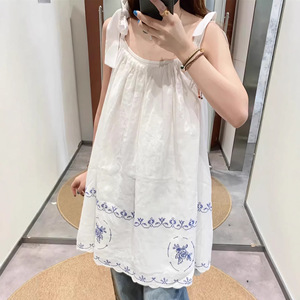 Chemisier sans manches brodé style français pour femme, débardeur blanc élégant et ajusté pour les vacances - Product Image 4