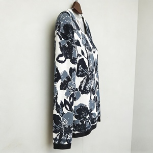 Blusa de Punto para Mujer OEM/ODM - Top de Punto de Manga Larga con Estampado Floral y Mezcla de Rayón - Product Image 3