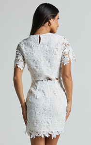 Personalizado O Pescoço Mangas Curtas Colheita Tops Chemical Lace Mini Saia Curta Fábrica de Roupas Co Ord Combinando Conjunto de 2 peças das Mulheres - Product Image 3