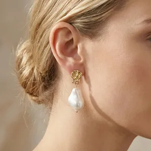 تصميم حصري لمجموعة اللؤلؤ، أقراط متدلية ذهبية اللون بنمط هندسي زهري عصري، مجوهرات نسائية أنيقة - Product Image 1