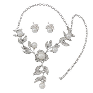 <span class=keywords><strong>Vente</strong></span> directe et <span class=keywords><strong>en</strong></span> gros <span class=keywords><strong>de</strong></span> bijoux transfrontaliers d'usine, colliers, boucles d'oreilles, ensembles deux pièces, fleurs, style europé<span class=keywords><strong>en</strong></span> et américain - Product Image 5