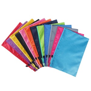 Borsa Portadocumenti in PVC Resistente, Impermeabile, con Motivo Calcistico, Cerniera, Formato A4, Logo Stampato, Tasche Trasparenti con Cerniera - Product Image 3
