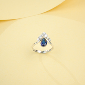 Bague minimaliste en saphir de créateur - Product Image 4