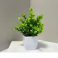 Plante artificielle verte en pot, fausse plante en plastique, mini bonsaï, pot blanc, ornement de bureau, décoration pour la maison, le salon ou le bureau