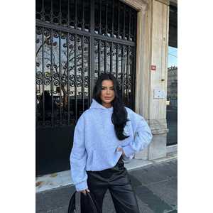 Sweat-shirt à capuche gris pour femme avec imprimé dos accrocheur - Product Image 3