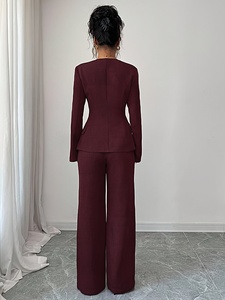 Elegante Completo Bordeaux da Donna: Stile Semplice con Pantaloni Lunghi e Scollo Quadrato a Maniche Lunghe, Tessuto Intrecciato, <span class=keywords><strong>Look</strong></span> Casual Primaverile - Product Image 4