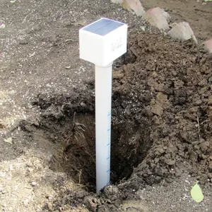 带太阳能电池板电源的管状土壤温湿度监测传感器