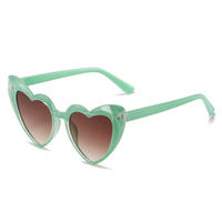 2023 nouveau été en forme de diamant femmes mignon sexy lunettes de soleil mode amour coeur couleur bonbon dames lunettes de soleil dégradé lentille nuances
