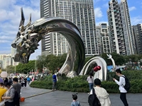 Statues d'animaux en métal modernes sur mesure, statue de dragon animée de style chinois pour jardin et parc