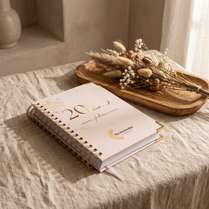 Agenda Personalizzata 2026, Diario Settimanale con Rilegatura a Spirale, Carta Patinata, Stampa a Caldo, Formato Personalizzato, Cura Personale Quotidiana - Product Image 1