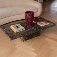 Table basse contemporaine de luxe en marbre, élégante table à café noire avec plateau rectangulaire moderne et design de pieds robustes