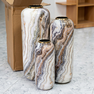 Vase à fleurs en métal émaillé protégé par un carton de transport – Récipient décoratif métallique économique pour les importateurs étrangers - Product Image 1