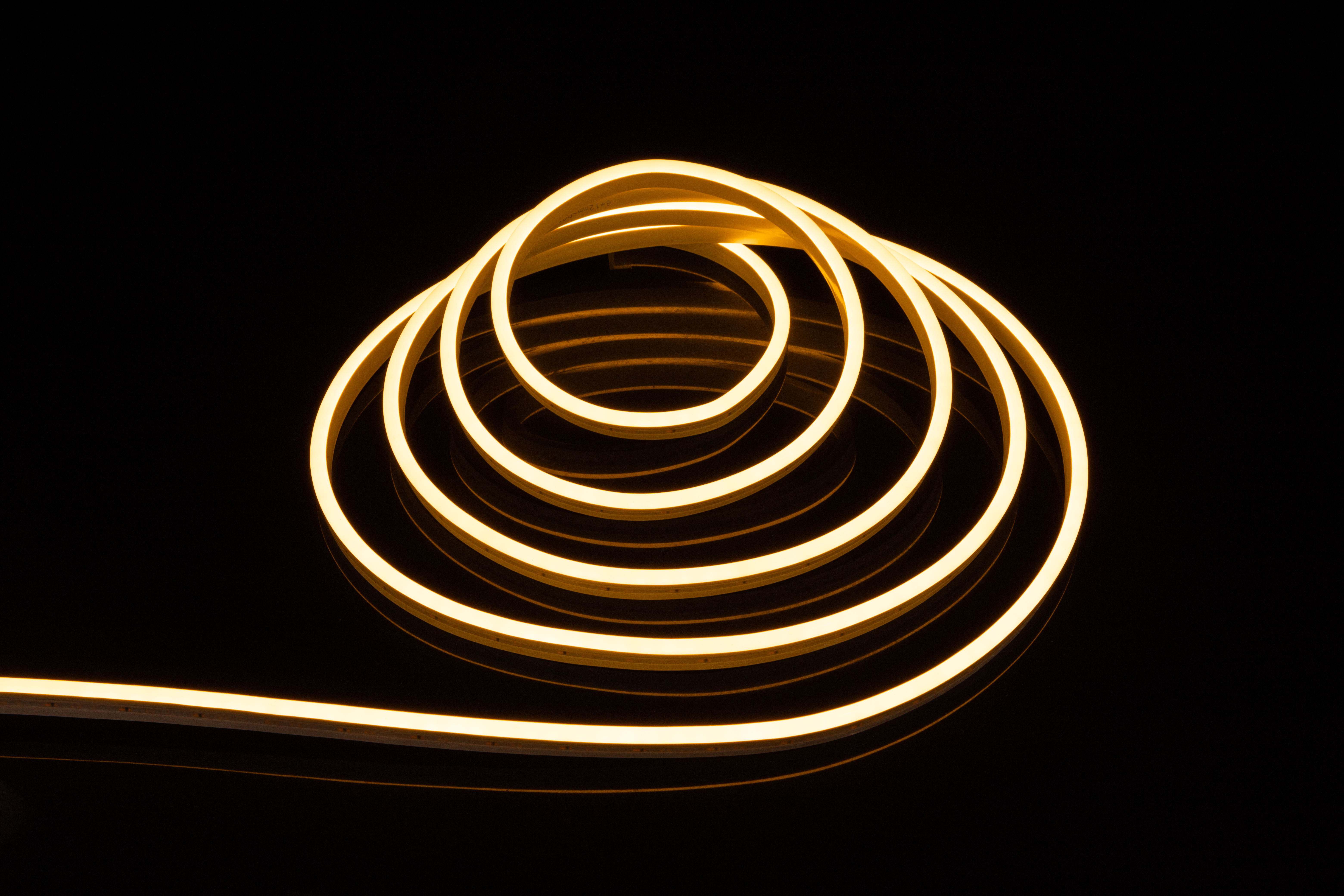 สีขาวอบอุ่น