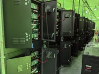 Açık sabit P4 P5 P6 P8 LED ekran ile yüksek hassasiyetli su geçirmez demir kabine yüksek koruyucu sınıf IP65 LED Video duvar