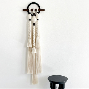 Suspension <span class=keywords><strong>murale</strong></span> en macramé, corde de coton faite à la main, décoration <span class=keywords><strong>murale</strong></span> bohème, suspension <span class=keywords><strong>pour</strong></span> cuisine, chambre à coucher, tissage artisanal, noir et blanc - Product Image 1