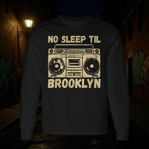 No Sleep Til Brooklyn Retro Boombox T-shirt à manches longues avec motif musical vintage - Product Image 3