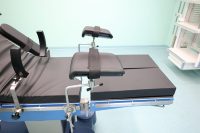 Table chirurgicale électrique 5 fonctions, base en acier inoxydable 304 de qualité supérieure, certifiée CE, équipement de salle d'opération hospitalière, garantie 2 ans