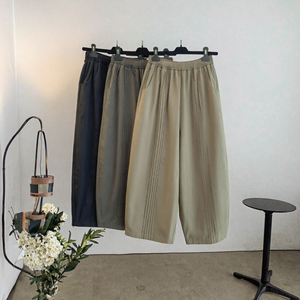 Pantalon plissé noir à jambes larges pour femme, taille élastique, coupe ample décontractée, bas de tenue oversize pour l'été - Product Image 3