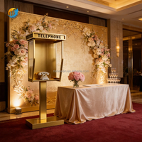 Cabine téléphonique pour événements avec livre d'or audio, idéale pour mariages, fêtes et décoration de toile de fond