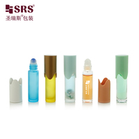 Conteneur à roulettes en verre moulé au design moderne, couvercle en plastique ondulé multicolore disponible