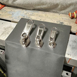 Cao qualitysbs5 # nylon dây kéo thanh trượt lockless dài Miếng mạ điện bạc dây kéo đầu kéo nhà máy Bán buôn phụ kiện - Product Image 1