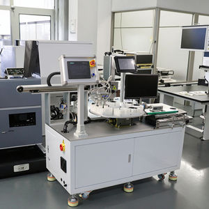 Machine de marquage laser à fibre avec couvercle en plastique pour positionnement visuel, pour abat-jour LED, positionnement rotatif et découpe de matériaux par bras robotisé - Product Image 1