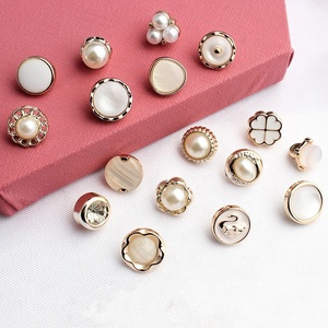 Bán Buôn May Hiện Có Áo Sơ Mi Ngọc Trai Nhựa Polyester Nút Nhựa Cho Phụ Nữ Của Quần Áo - Product Image 3