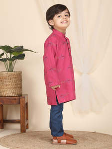 Kurta rose brodé pour garçons, kurta ethnique traditionnel pour enfants, kurta élégante pour les occasions festives, pour les fêtes, les mariages et les festivals - Product Image 3
