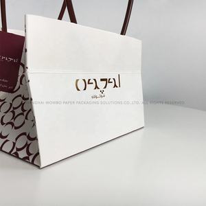 Sac en papier artisanal de luxe pour kit de nettoyage de bijoux avec impression personnalisée de guide d'entretien sur feuille métallisée – Un cadeau de valeur ajoutée pour les détaillants de bijoux - Product Image 5