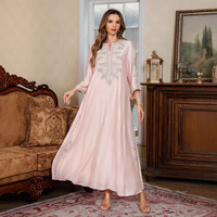 Abaya Modeste pour Femmes Musulmanes, Robe Longue Brodée Florale et Ornée de Cristaux, Silhouette Évasée avec Traîne Chapelle, Idéale pour l'Aïd/Ramadan