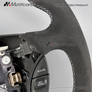 Volante de fibra de carbono personalizado con agarres de microfibra para Ford Mustang 4ª generación GT SVT Cobra Convertible SN95 1994-2004 - Product Image 4