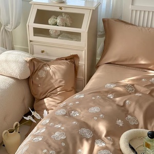 Bán Hàng Trực Tiếp Thêu Giường Đặt Khách Sạn <span class=keywords><strong>Comforter</strong></span> Duvet Chèn 100% Bông Quilt Bìa - Product Image 2