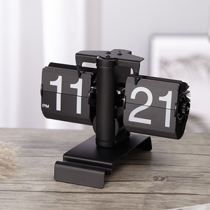 Horloge de table au design rétro moderne, vente chaude, horloges à bascule rondes et triangulaires en résine pour la décoration du salon - Product Image 4