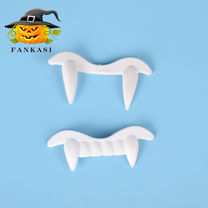 Colmillos de Vampiro Falsos de Plástico Blanco para Disfraz de Halloween, 2 Piezas, Marca Fankasi - Product Image 3
