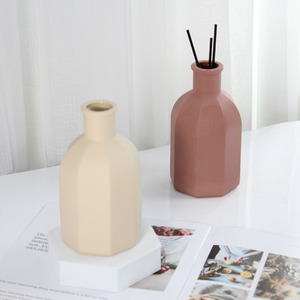 Venta al por mayor de cerámica de lujo de 350ml para juego de difusor de caña botella de perfume vacía mate de gran tamaño - Product Image 4