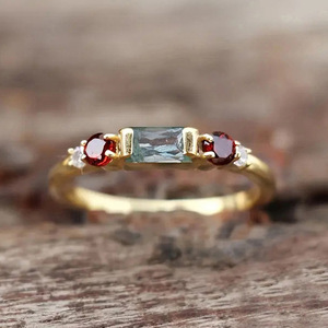 Anello con Design Floreale Geometrico, Stile Minimalista per Donne - Product Image 1