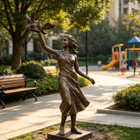 Anpassbare Realistische Moderne Stil Kommerzielle Straßenplatz-Dekoration Bronze-Skulptur Dame mit Tauben Menschliche Figur Statue