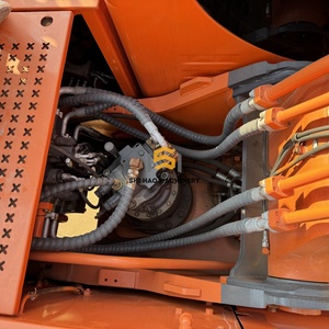 Excavatrice Doosan DX225LC-9C d'occasion, état quasi neuf (95%), capacité de la benne de 0,8 m³, poids opérationnel de 22,5 tonnes, moteur de 126 kW, boîte de vitesses et pompe. - Product Image 3