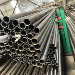 <span class=keywords><strong>Tube</strong></span> en <span class=keywords><strong>acier</strong></span> noir laminé à chaud standard ASTM soudé ERW de 32 <span class=keywords><strong>mm</strong></span>, 38 <span class=keywords><strong>mm</strong></span>, <span class=keywords><strong>42</strong></span> <span class=keywords><strong>mm</strong></span>, 48 <span class=keywords><strong>mm</strong></span>, 50 <span class=keywords><strong>mm</strong></span> - Product Image 4